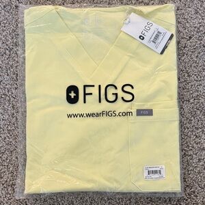 FIGS SCRUB SET BRAND NEW YELLOW SIZE M  Scrub Top and Pant